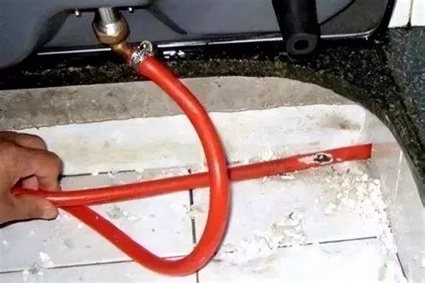 how often should gas pipes be replaced